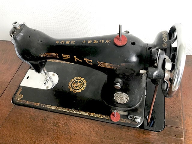 創業当時の製品（家庭用ミシン）
